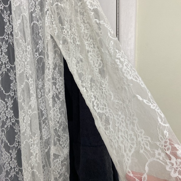 Lace Duster in White - Picture 5 of 5